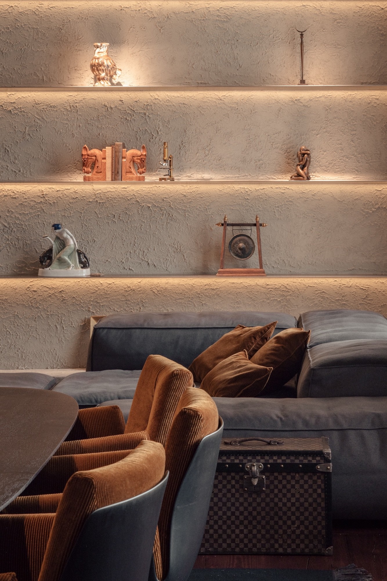 THE COLLECTORS APARTMENT