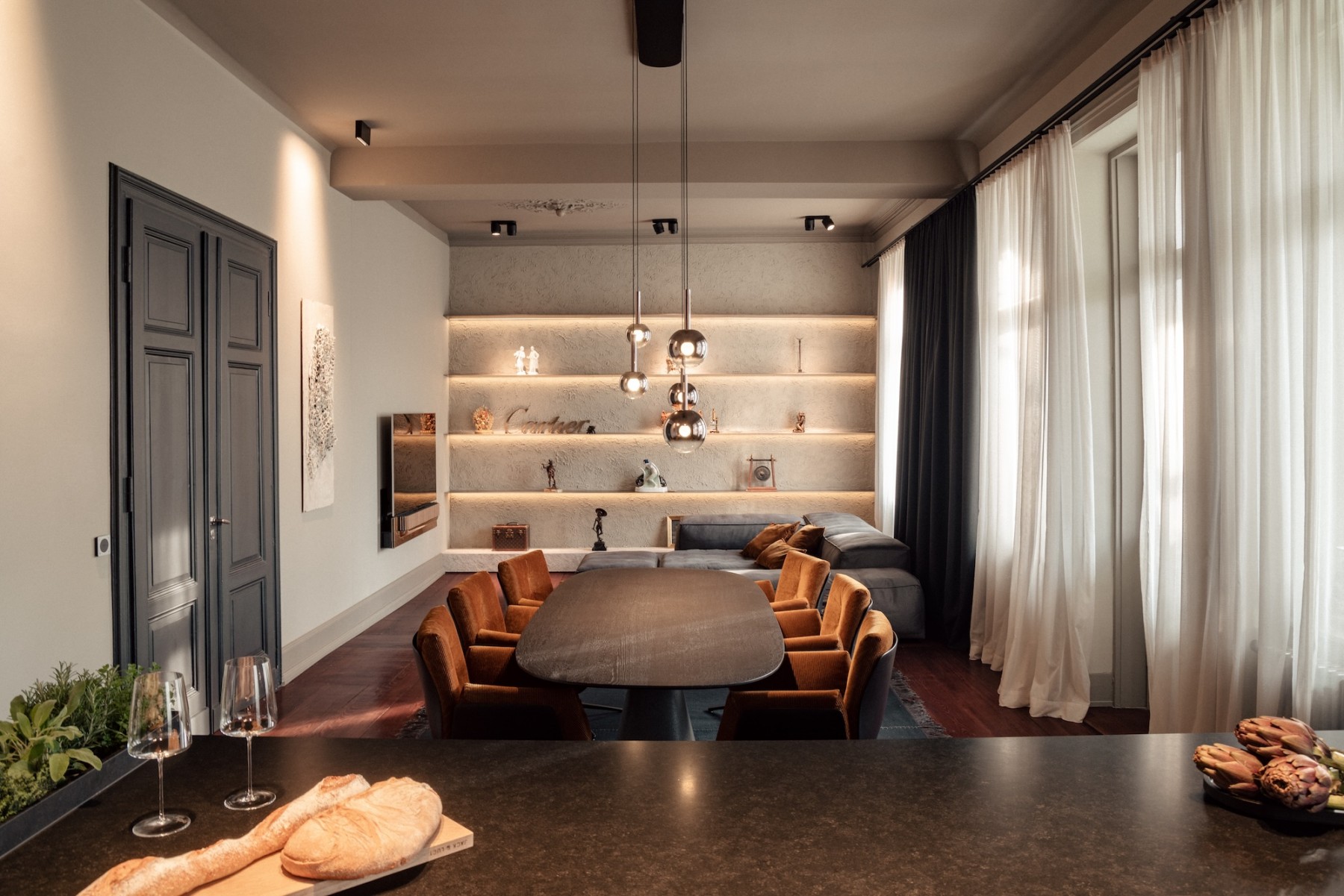 THE COLLECTORS APARTMENT