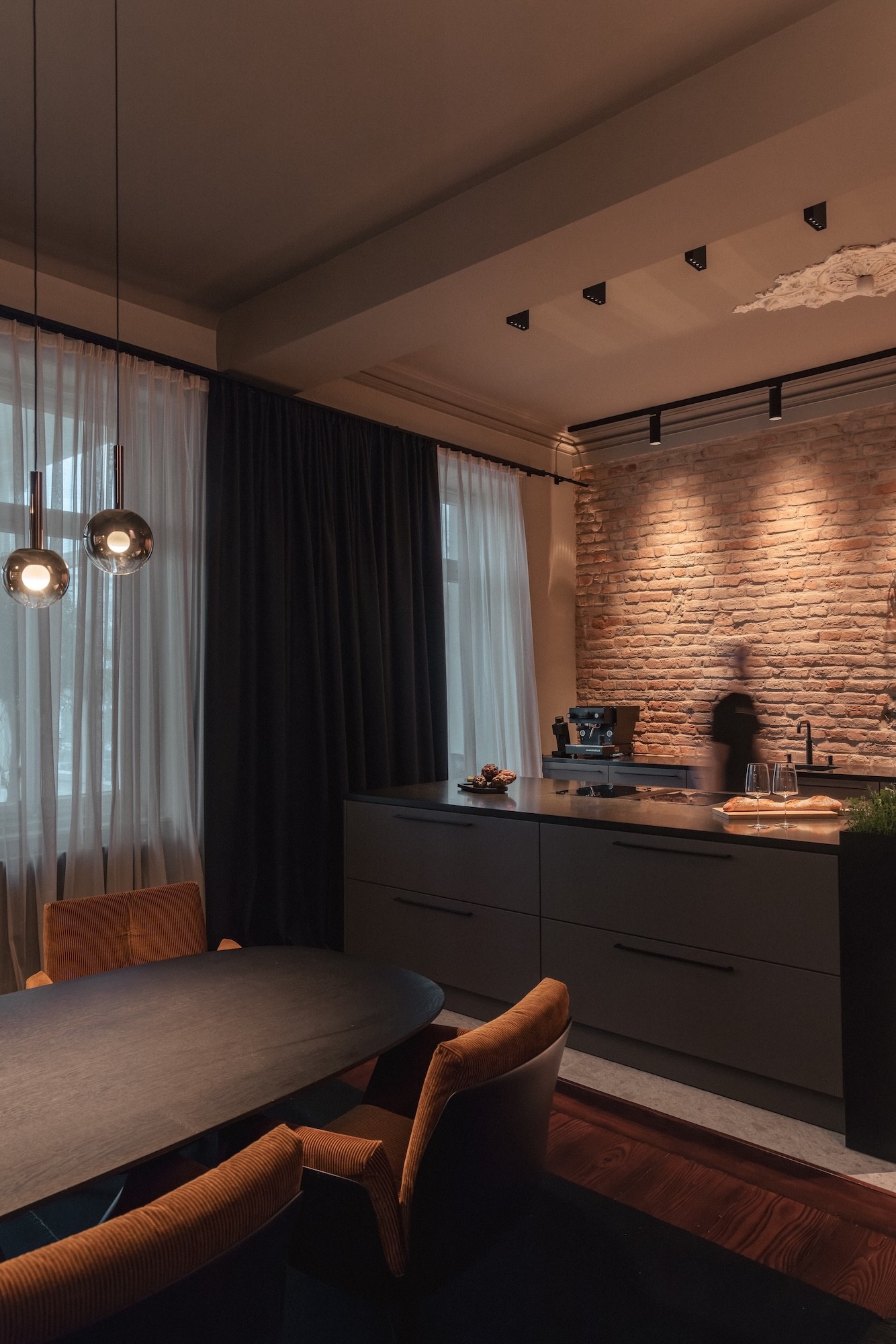 THE COLLECTORS APARTMENT