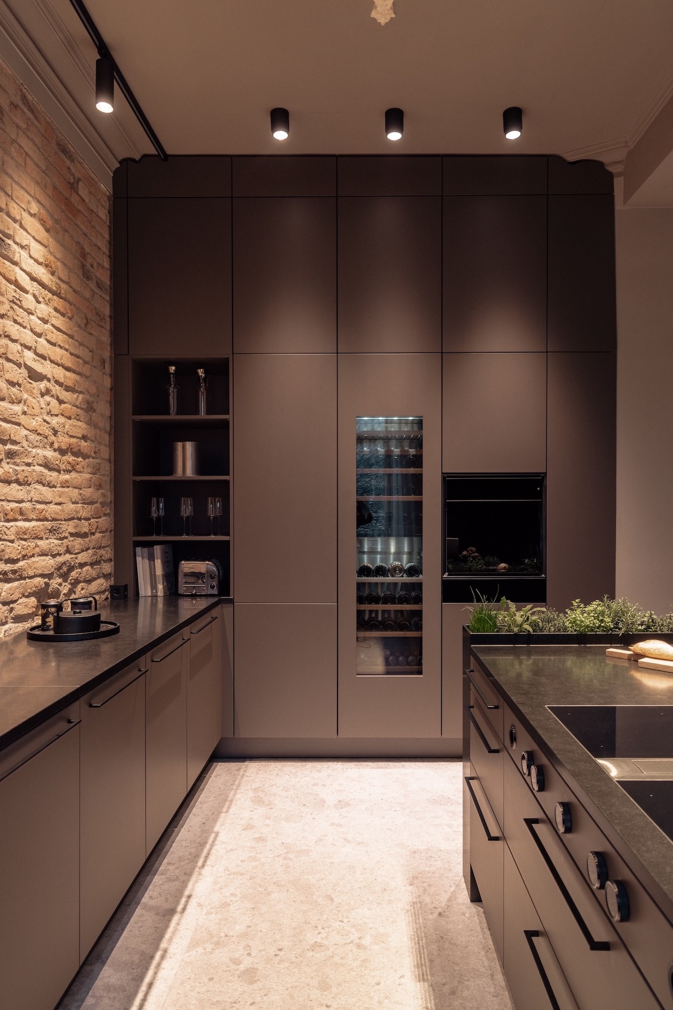 THE COLLECTORS APARTMENT