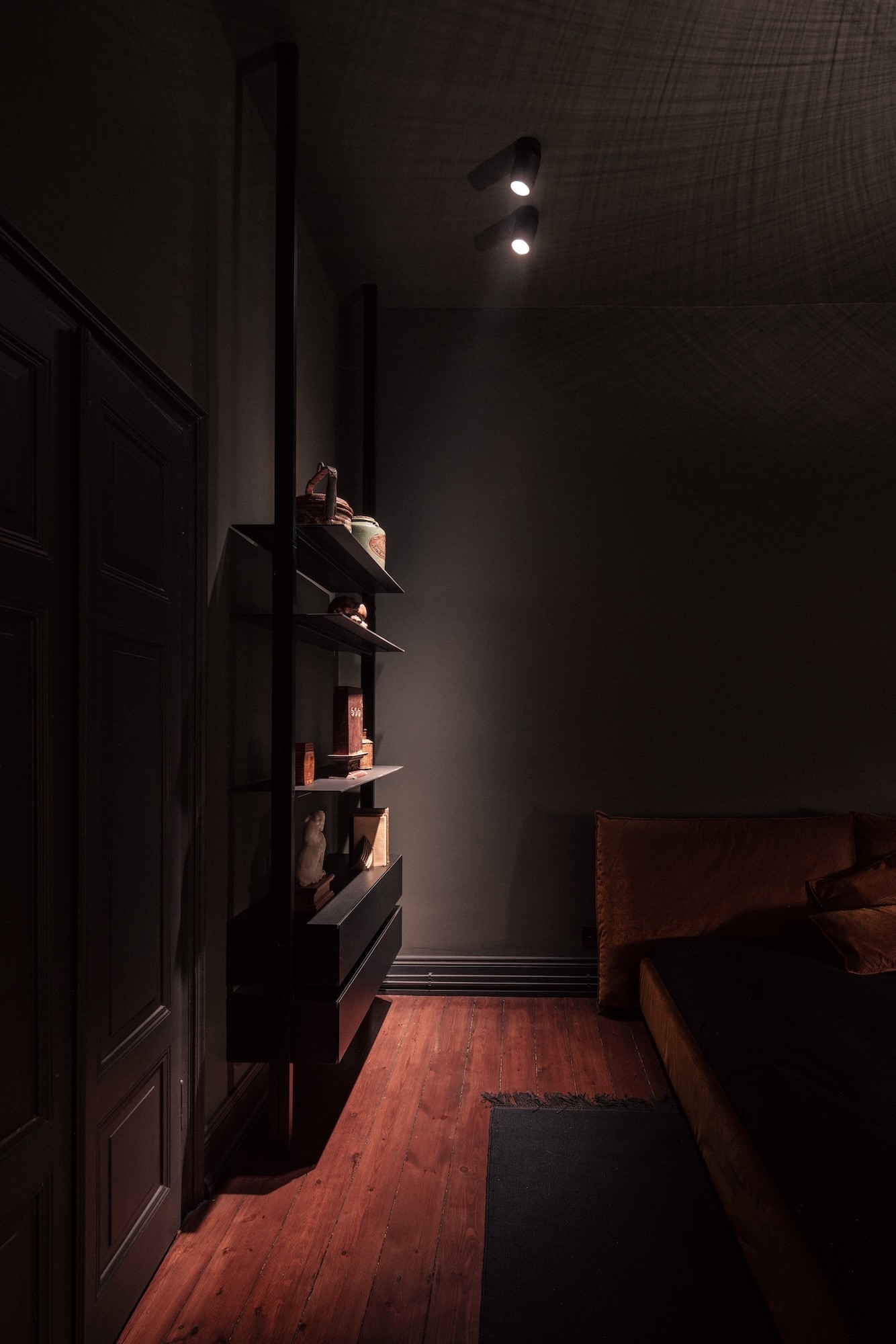 THE COLLECTORS APARTMENT