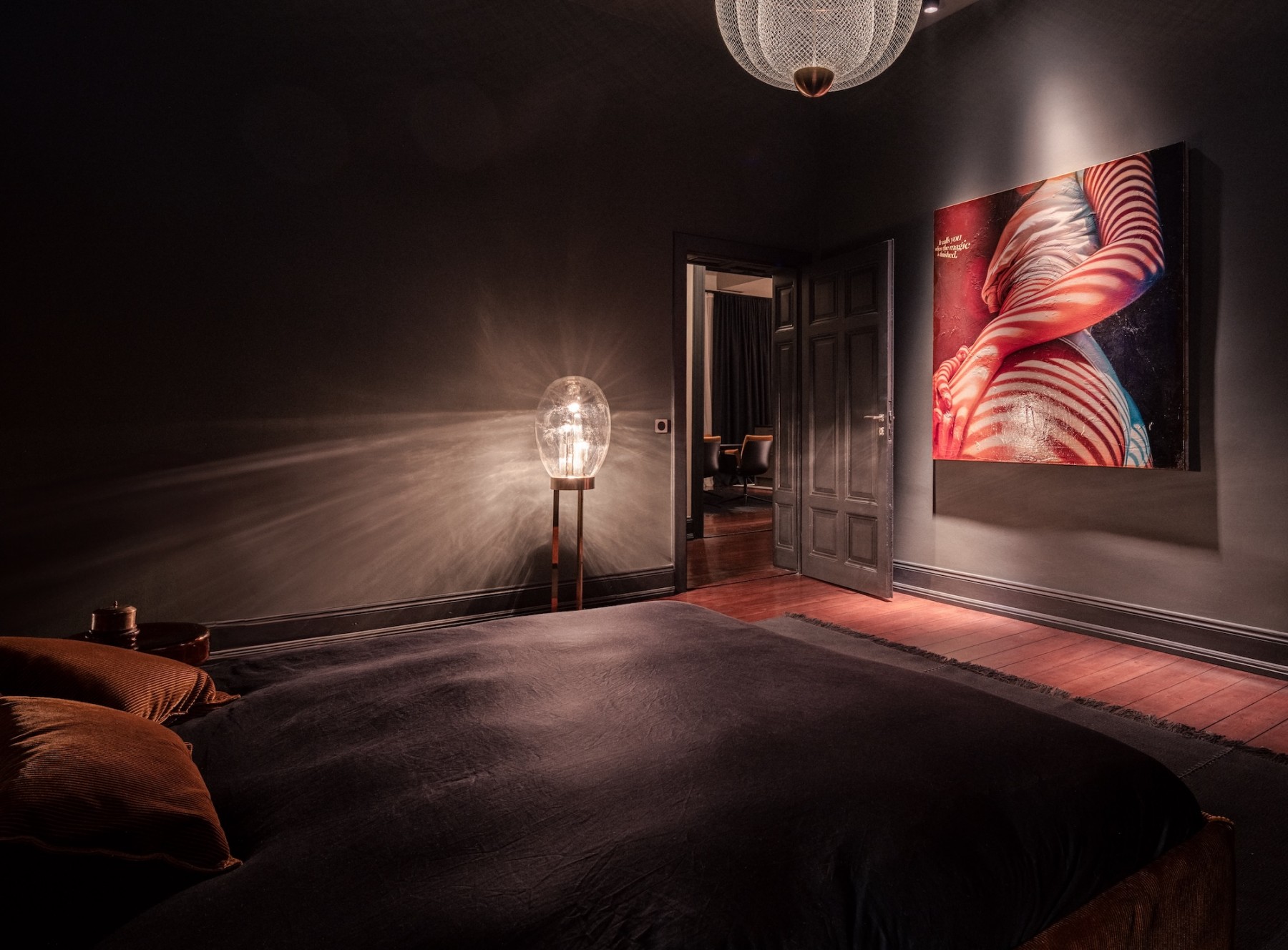 THE COLLECTORS APARTMENT