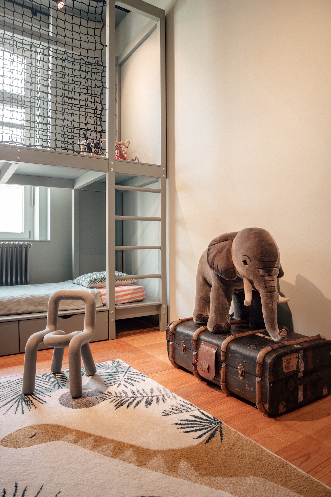 THE COLLECTORS APARTMENT